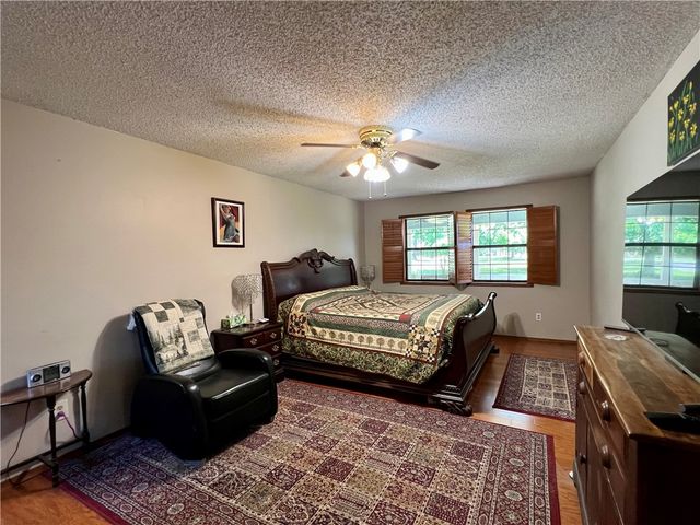 1301 Laurel Avenue, Rogers, AR 72758