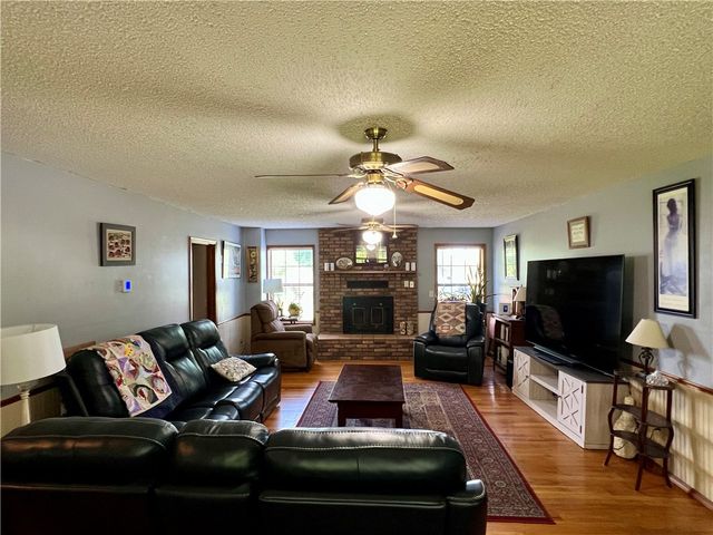 1301 Laurel Avenue, Rogers, AR 72758