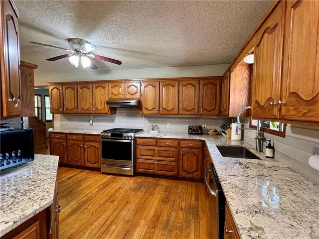1301 Laurel Avenue, Rogers, AR 72758