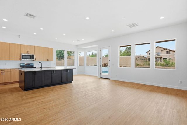 9350 S 182nd Lane, Goodyear, AZ 85338