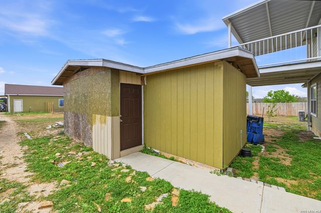 163 Buckeye, Seguin, TX 78155