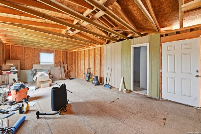 163 Buckeye, Seguin, TX 78155