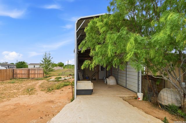 163 Buckeye, Seguin, TX 78155