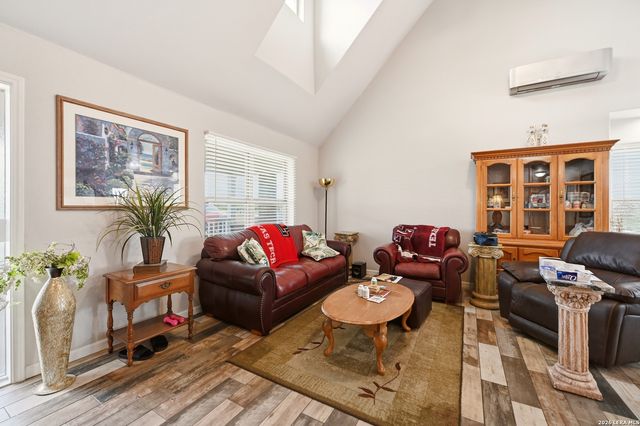 163 Buckeye, Seguin, TX 78155