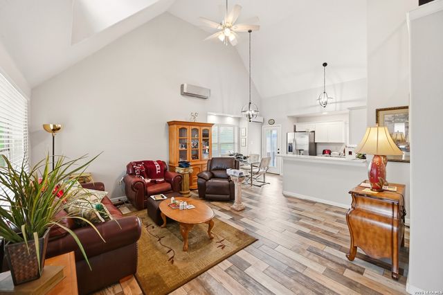 163 Buckeye, Seguin, TX 78155