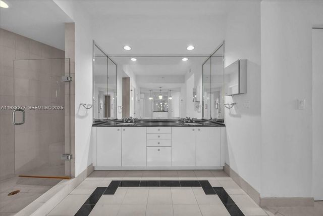 300 S Pointe Dr 3402, Miami Beach, FL 33139