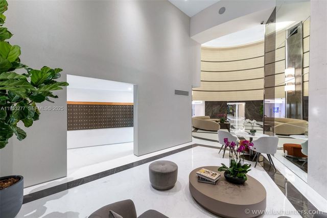 300 S Pointe Dr 3402, Miami Beach, FL 33139