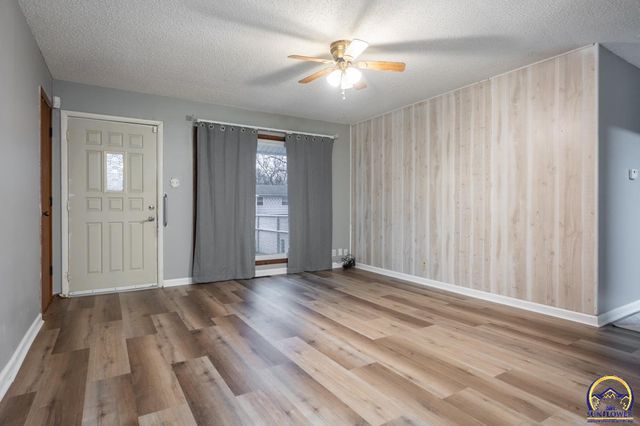 2133 SE Market ST, Topeka, KS 66605