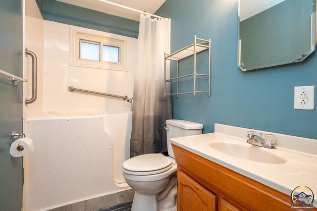 2133 SE Market ST, Topeka, KS 66605