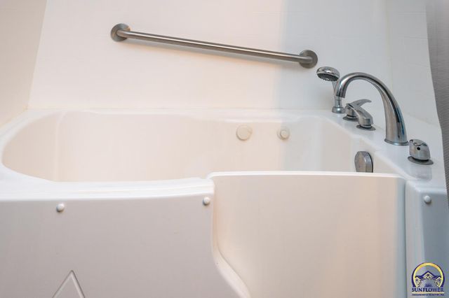 2133 SE Market ST, Topeka, KS 66605