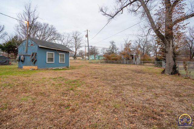 2133 SE Market ST, Topeka, KS 66605