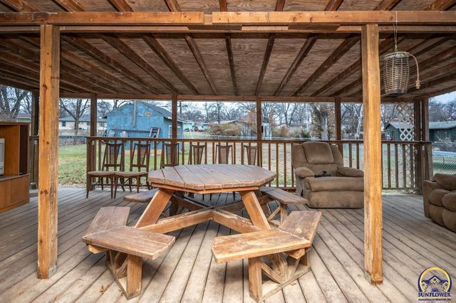 2133 SE Market ST, Topeka, KS 66605