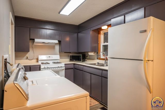 2133 SE Market ST, Topeka, KS 66605