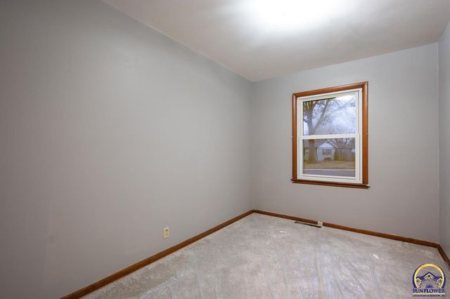 2133 SE Market ST, Topeka, KS 66605