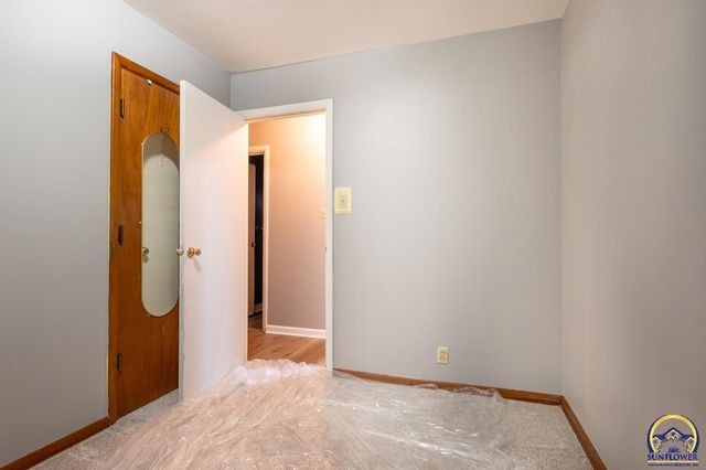 2133 SE Market ST, Topeka, KS 66605