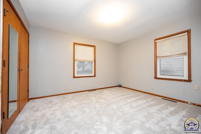 2133 SE Market ST, Topeka, KS 66605