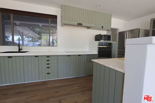 7058 Petit Avenue, Van Nuys, CA 91406