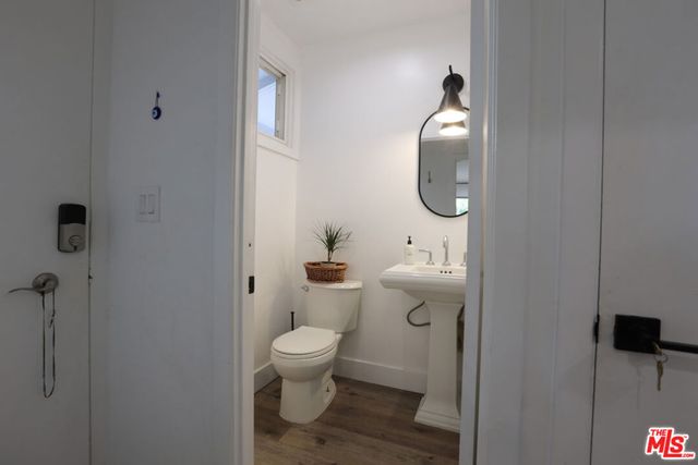 7058 Petit Avenue, Van Nuys, CA 91406