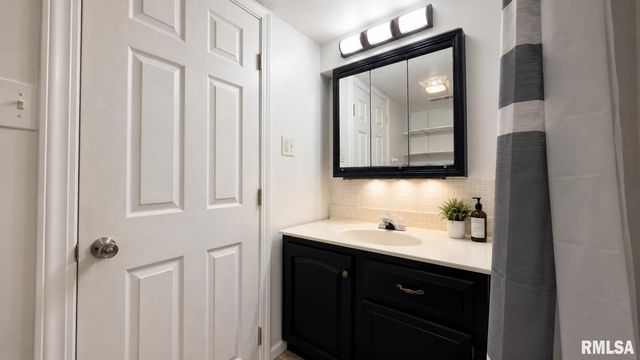 565 ROOSEVELT Street, Creve Coeur, IL 61610