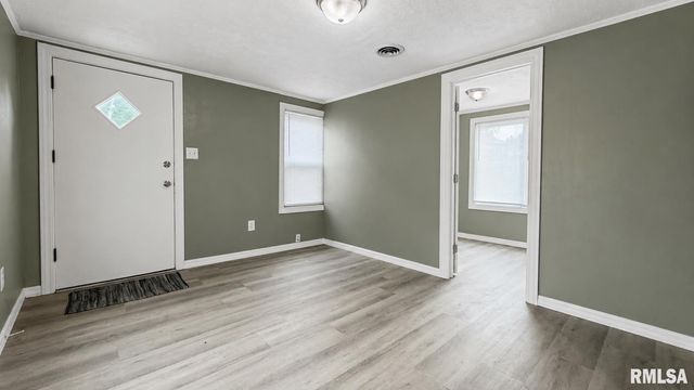 565 ROOSEVELT Street, Creve Coeur, IL 61610