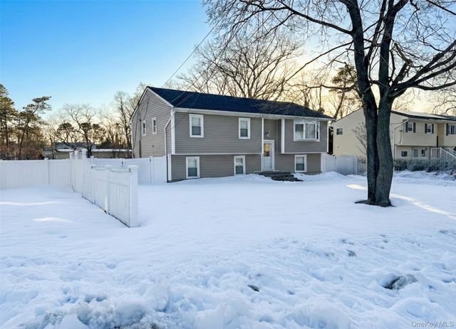 76 Woodland Avenue, Central Islip, NY 11722