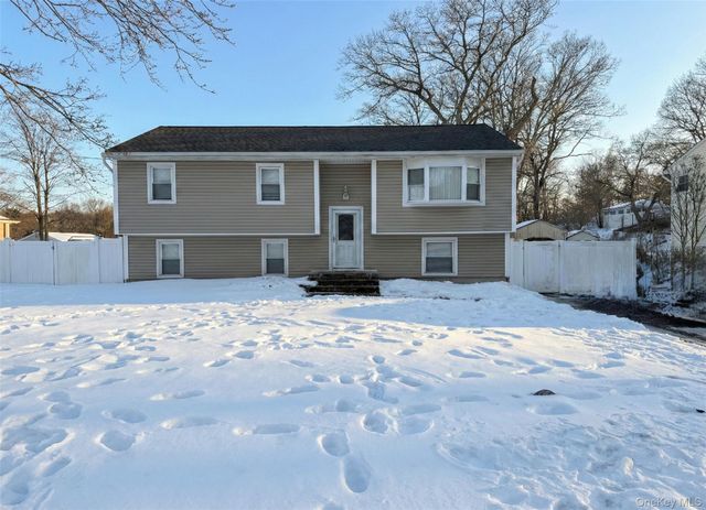 76 Woodland Avenue, Central Islip, NY 11722