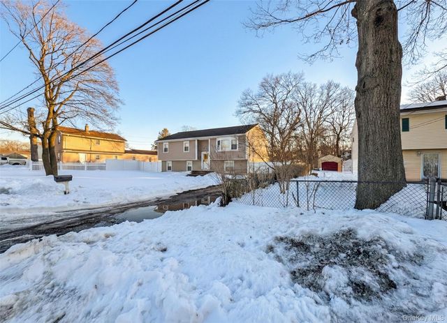 76 Woodland Avenue, Central Islip, NY 11722