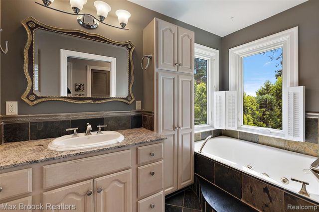3642 Orchard Lake Road, West Bloomfield, MI 48324