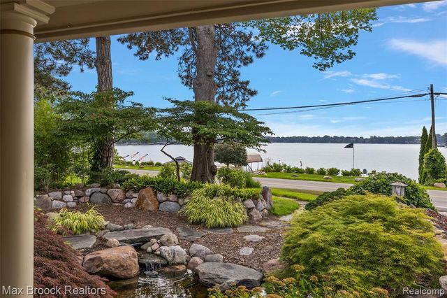 3642 Orchard Lake Road, West Bloomfield, MI 48324