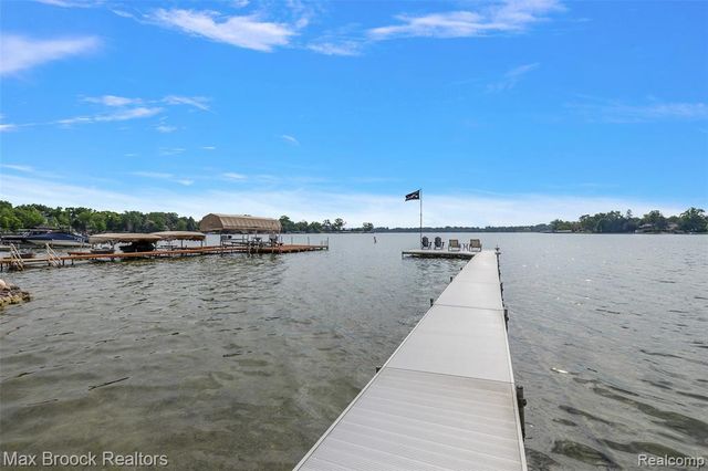 3642 Orchard Lake Road, West Bloomfield, MI 48324
