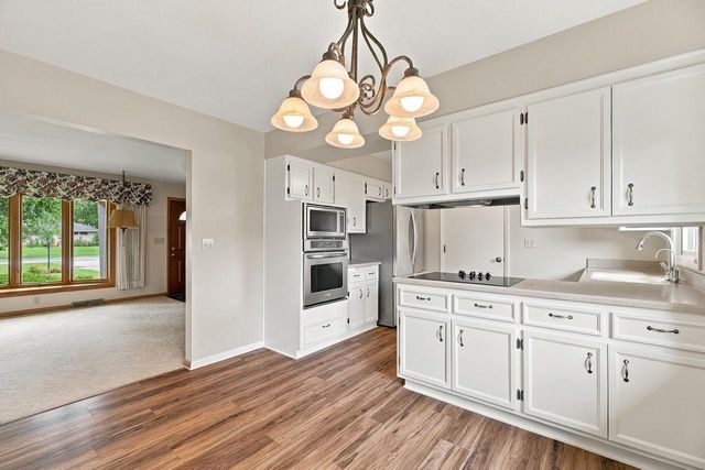 181 Highview DRIVE, Cedarburg, WI 53012