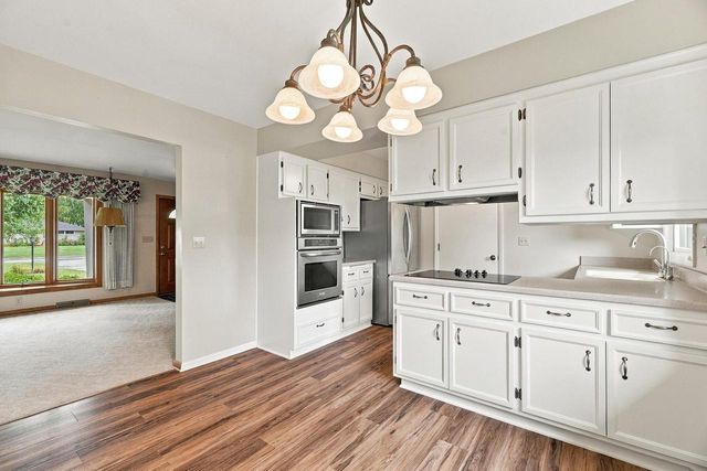 181 Highview DRIVE, Cedarburg, WI 53012