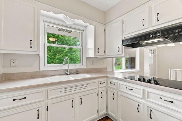 181 Highview DRIVE, Cedarburg, WI 53012