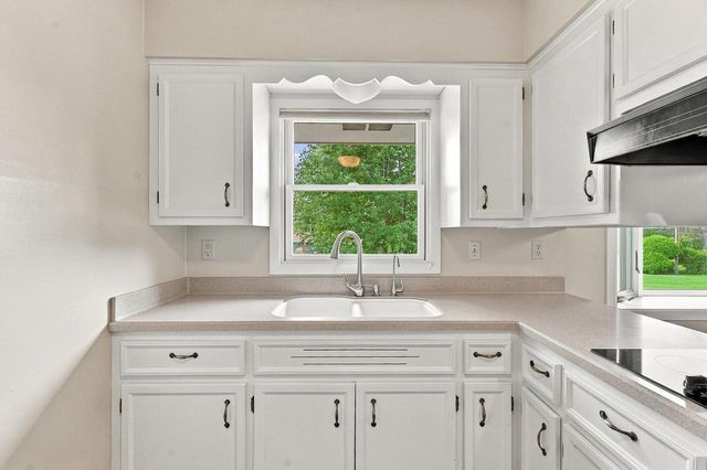 181 Highview DRIVE, Cedarburg, WI 53012