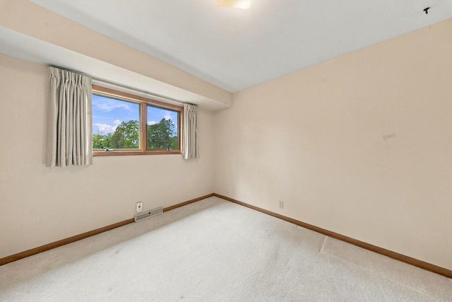 181 Highview DRIVE, Cedarburg, WI 53012