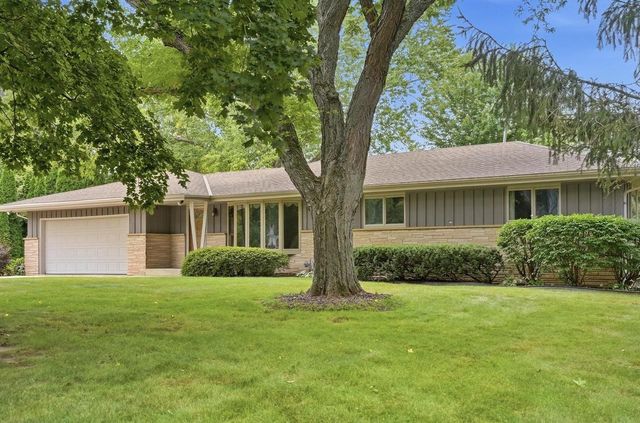 181 Highview DRIVE, Cedarburg, WI 53012