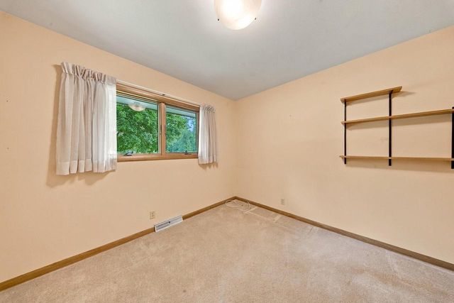 181 Highview DRIVE, Cedarburg, WI 53012