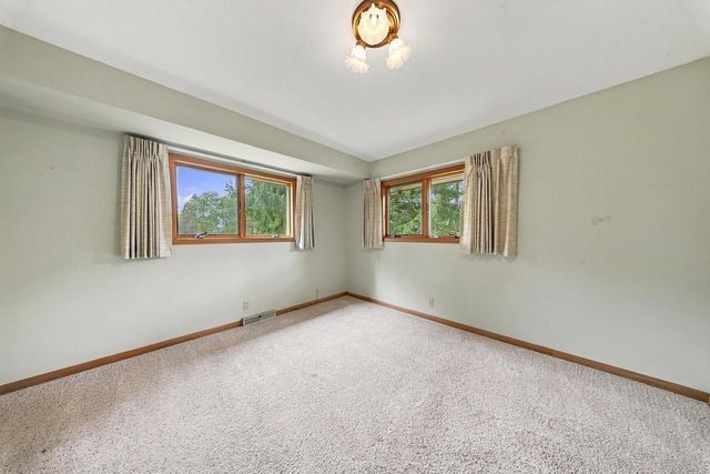 181 Highview DRIVE, Cedarburg, WI 53012