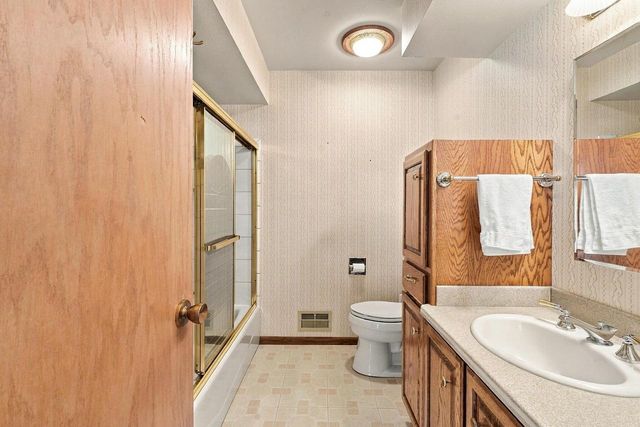 181 Highview DRIVE, Cedarburg, WI 53012