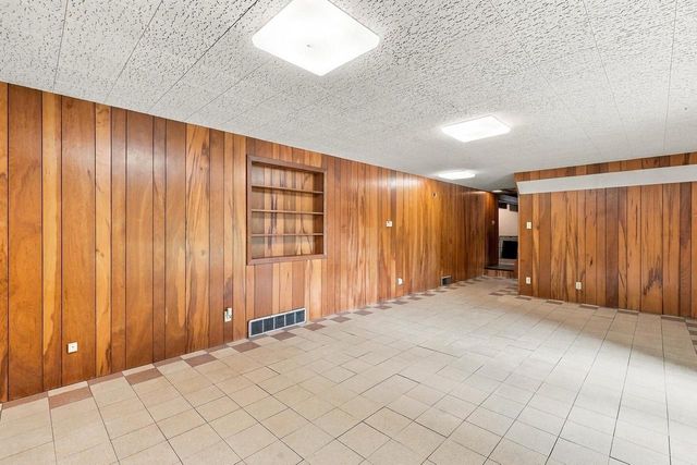 181 Highview DRIVE, Cedarburg, WI 53012