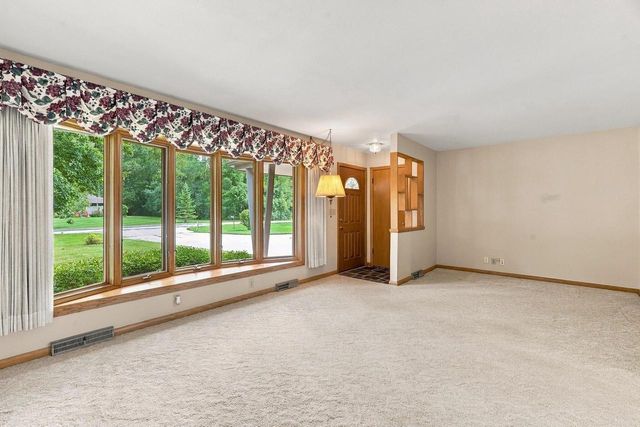 181 Highview DRIVE, Cedarburg, WI 53012
