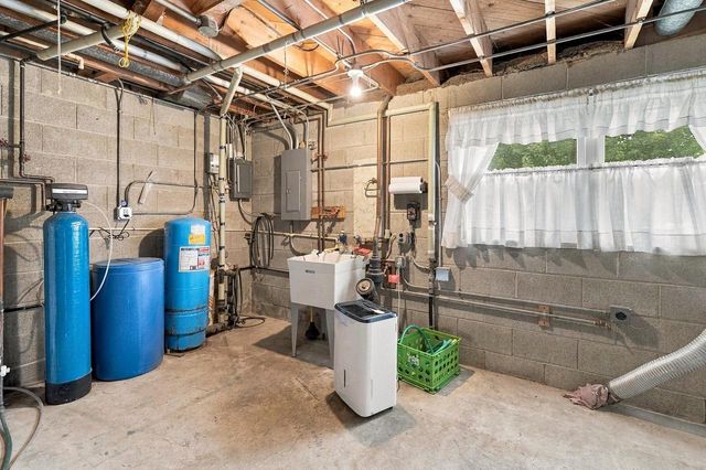 181 Highview DRIVE, Cedarburg, WI 53012