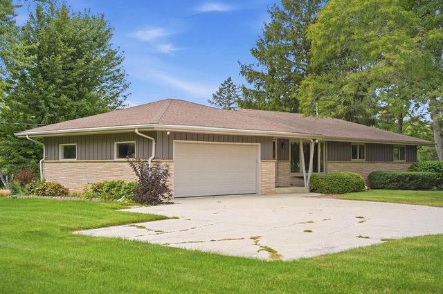 181 Highview DRIVE, Cedarburg, WI 53012