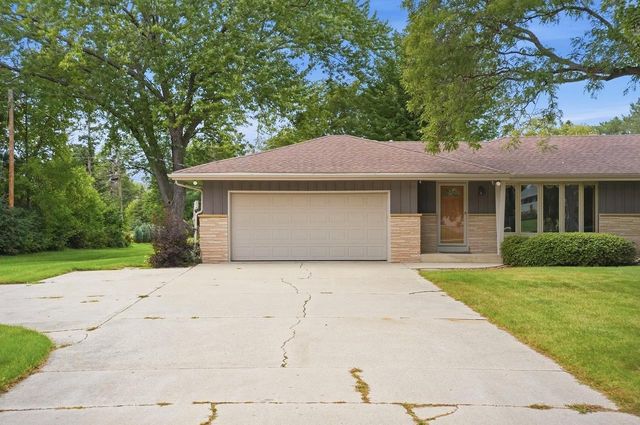 181 Highview DRIVE, Cedarburg, WI 53012