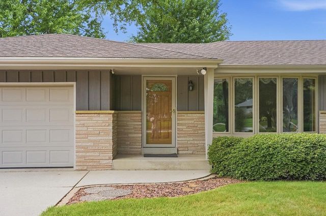 181 Highview DRIVE, Cedarburg, WI 53012