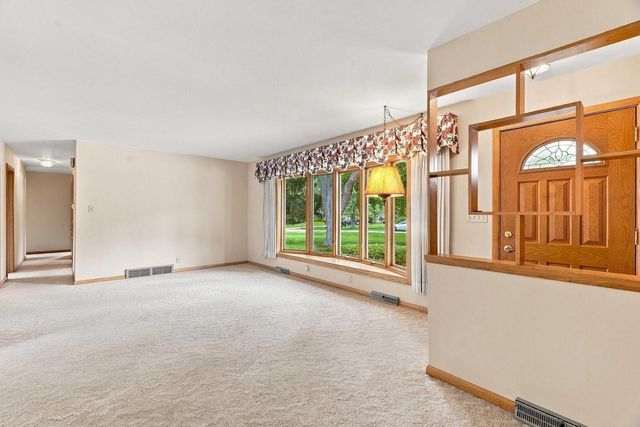 181 Highview DRIVE, Cedarburg, WI 53012