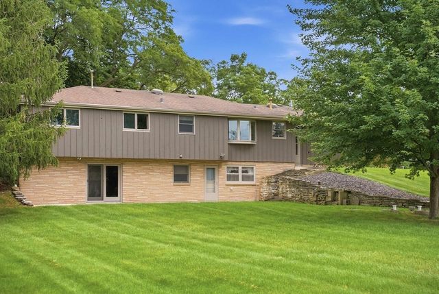 181 Highview DRIVE, Cedarburg, WI 53012