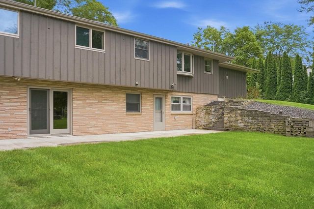 181 Highview DRIVE, Cedarburg, WI 53012