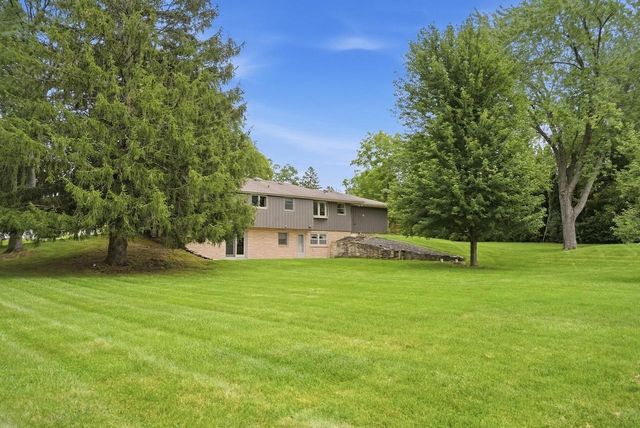 181 Highview DRIVE, Cedarburg, WI 53012