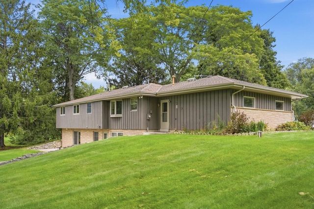 181 Highview DRIVE, Cedarburg, WI 53012